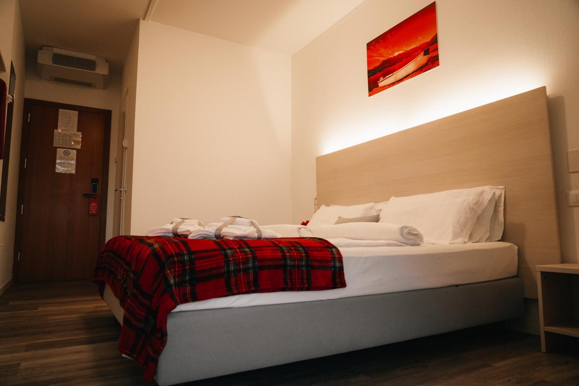 Hotel Internazionale ルイーノ エクステリア 写真